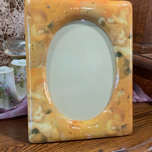 Super Cute Cherub Picture Frame - Picture 4 of 14